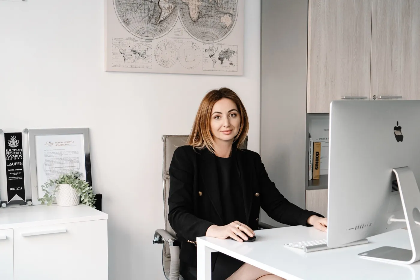 Olga Verzhykovska, сооснователь Spaces & Places, в офисе агентства в Валенсии